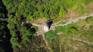 Bidston Wirral, İngiltere 'de güzel bir yel değirmeni manzarası.