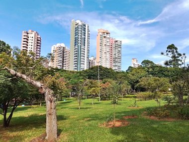 Spor, Eğlence ve Eğitim Merkezi (CERET), eğlence, eğitim, kültür, sosyal, spor ve sivil programların geliştirildiği büyük bir merkezdir..