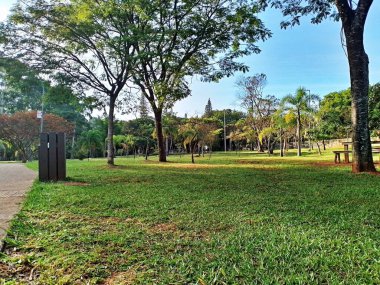 Prudente Village ekoloji parkı, ve 2004 yılında yakın bir okulda çalışan Colgio Estadual Prof. Americo de Moura (CEPAM) onuruna Parque Ecolgico Prof Lydia Natalizio Diogo olarak değiştirildi.).