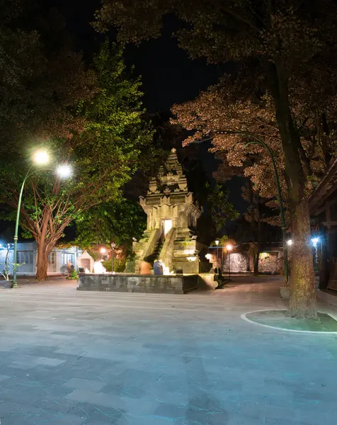 Bantul, Endonezya - 1 Nisan 2024: Cava ve Avrupa mimarisini harmanlayan eşsiz bir 20. yüzyıl Katolik tapınağı olan Candi Ganjuran 'ı keşfedin..