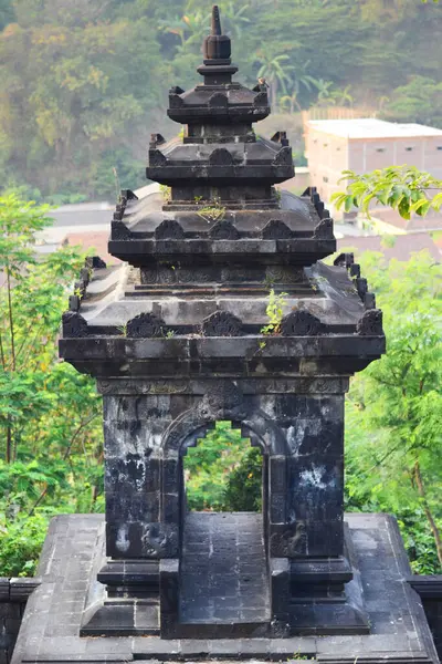 Semarang, Endonezya - 8 Ağustos 2018: Watu Tugu 'da antik bir Hindu tapınağı olan Candi Tugu' yu keşfedin..