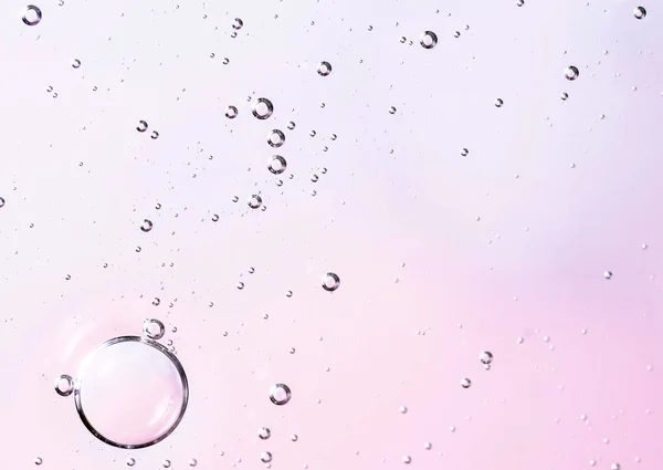 Suero Facial Con Burbujas Agua Fondo Rosa Suave Líquido Cosmético —  Fotos de Stock