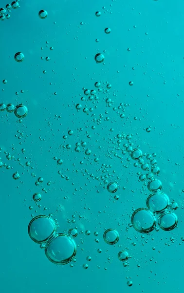 Luftblasen Auf Wunderschönem Blauem Und Kosmetischem Serumhintergrund Für Werbung Und — Stockfoto