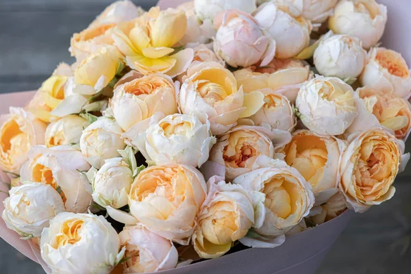Μπουκέτο Απαλό Ροζ Πλούσια Τριαντάφυλλα Μαύρο Φόντο Floral Φόντο Εικόνα Αρχείου