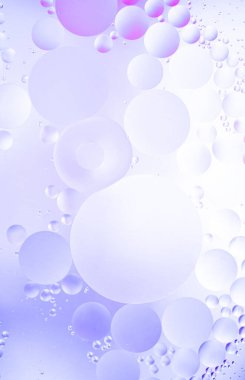 Yumuşak mor ve beyaz tonlarda yüzen kabarcıklar ile narin soyut bir arka plan. Sağlık görselleri, yaratıcı tasarımlar ve sanatsal projeler için idealdir. soyut makro serin 