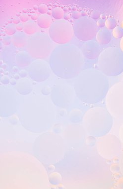 Güzel bir kozmetik arka plan. Yumuşak pembe leylak soyut yağ kabarcıkları ya da yüz serumu arka planı. güzellik ürünü arkaplan, spa ve sağlık tasarımı