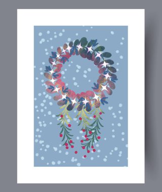 Canlı yapraklar ve parlak böğürtlenlerle bezenmiş büyüleyici bir çelenk, göz kamaştırıcı bir kar mavisi arka planda.