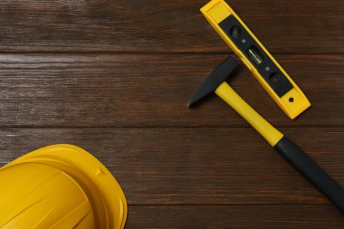 Tamir için alet seti. Çekiç pensesi tornavida açı pensesi ayarlanabilir anahtar. Birçok araç 