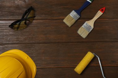 Tamir için alet seti. Çekiç pensesi tornavida açı pensesi ayarlanabilir anahtar. Birçok araç 