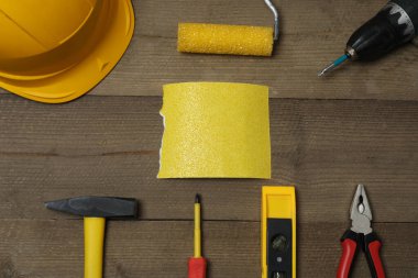 Tamir için alet seti. Çekiç pensesi tornavida açı pensesi ayarlanabilir anahtar. Birçok araç 