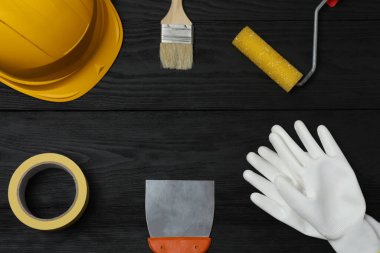 Tamir için alet seti. Çekiç pensesi tornavida açı pensesi ayarlanabilir anahtar. Birçok araç 