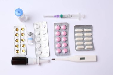 Tedavi ve hastalıklar için tıbbi malzeme seti