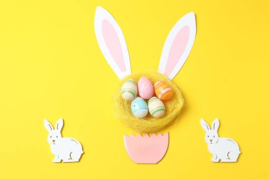 Yumurta ve tatlı tutan Paskalya tavşanı, Paskalya tatili arka planı