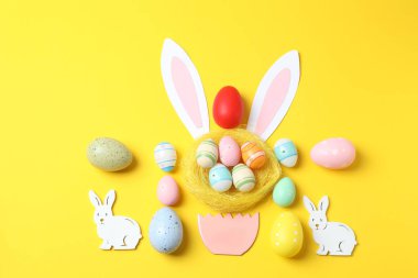 yaratıcı Paskalya tavşanı ve renkli yumurtalar