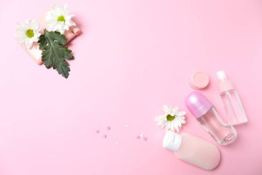 Çiçekli ve aksesuarlı kozmetikler