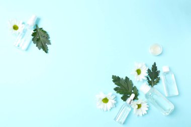 Çiçekli ve yapraklı kozmetik şişeler