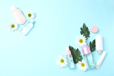 Çiçekli kozmetik şişesi