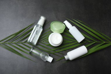 Doğal yağlı hafif arka planlı kozmetik ürünleri