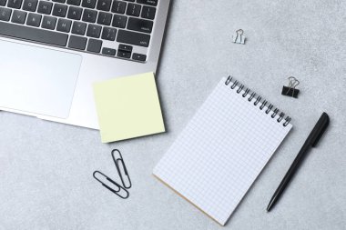 Office Masaüstü'nün Üstten Görünüm