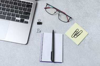 Üst görünüm düz konum