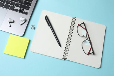 Bilgisayarlı ofis masası