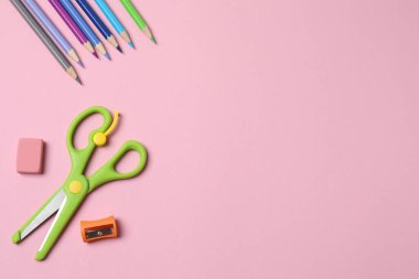Okul malzemeleri renk arkaplanı