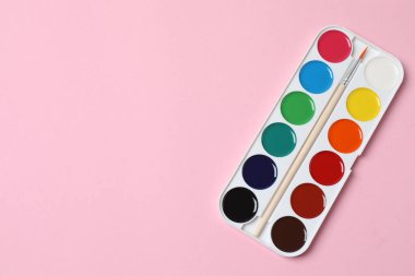 Beyaz arkaplanda boya için palet