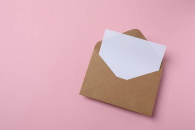 Pembe üzerine boş zarf