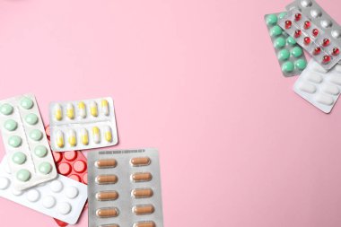 Renk arkaplanında farklı haplar