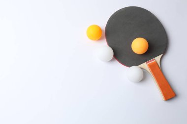 Masa tenis raketleri ve topları