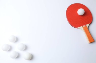 Tenis topları ve raket