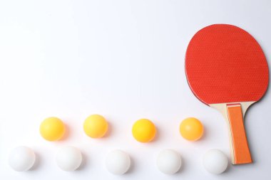 Tenis topları ve raket