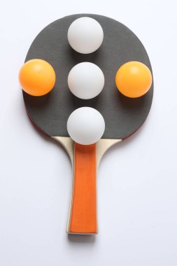 Tenis raketi ve topları