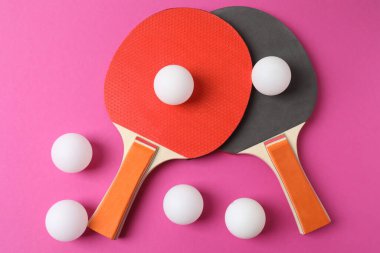 Tenis topları ve raket