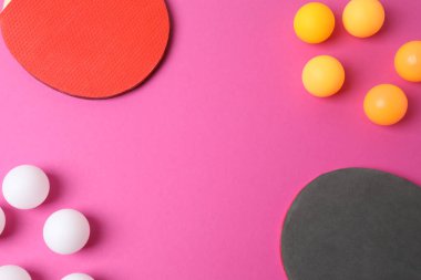 Renkli paskalya yumurtaları, pembe üzerine paskalya yumurtaları.