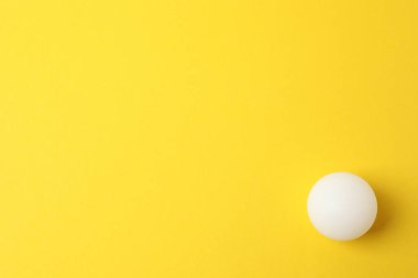 Beyaz arka plan ile Paskalya yortusu yumurta