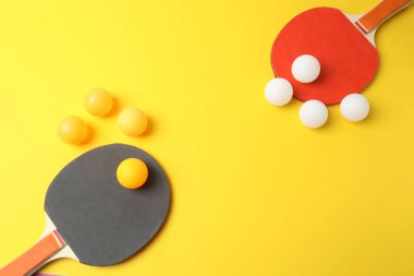Masa tenis raketleri ve topları