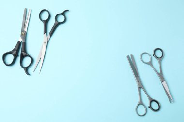 mavi arkaplanda profesyonel tıbbi araçlar