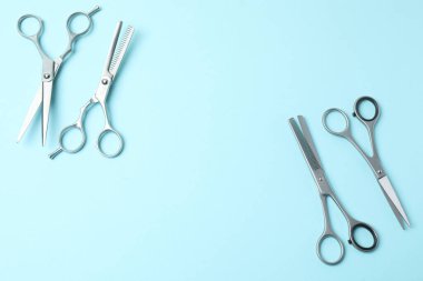 mavi arka plan için makaslar