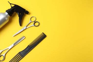 Kuaför aletleri takımı.