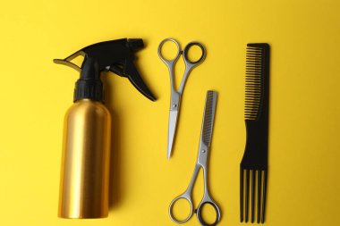 profesyonel kuaför araçları ve aksesuarları renk arka planında