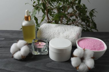 Ahşap arka plan Spa kompozisyonu