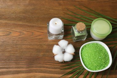 Beyaz ahşap zemin üzerinde Spa ayarı