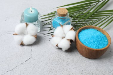 Ahşap arka planda spa tedavisinin bileşimi