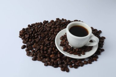 Kahve çekirdekli kahve fincanı