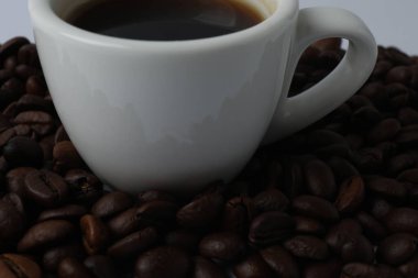 Bir fincan sade kahve.