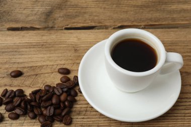 Kavrulmuş kahve çekirdekli sade kahve..