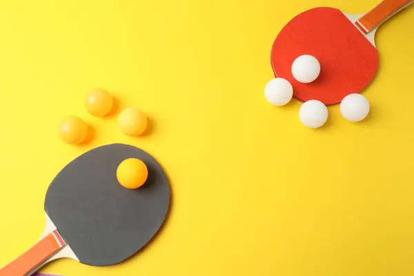 Masa tenis raketleri ve topları