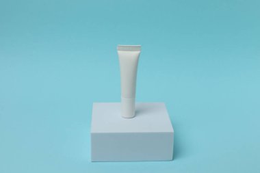 beyaz kozmetik krem tüp modeli