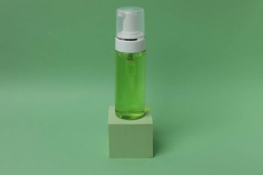 Pipetli cam şişe. serum veya serum.